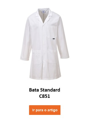 Um jaleco branco rotulado "Standard Coat C851". A bata tem vários bolsos e mangas compridas. Existe um link que leva ao artigo.